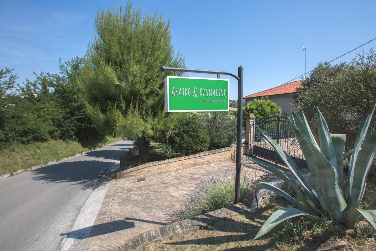 Bed And Breakfast Aratro & Rosmarino Civitanova Marche Exterior foto